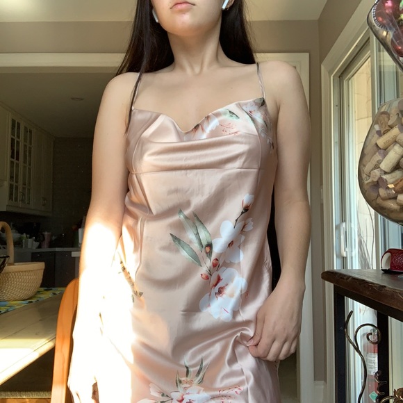 Cute silk princess poly dress - Picture 4 of 4